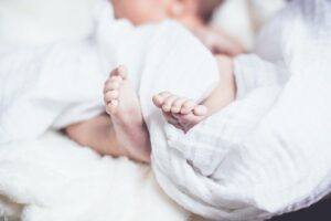 Mehr über den Artikel erfahren Blähungen bei Babys – so können Sie diese erkennen