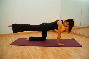 Mehr über den Artikel erfahren Von Pilates über Yoga – diese Übungen helfen bei Blähungen